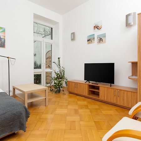 Downtown Studio Apartment By The Park By Noclegi Renters ワルシャワ エクステリア 写真