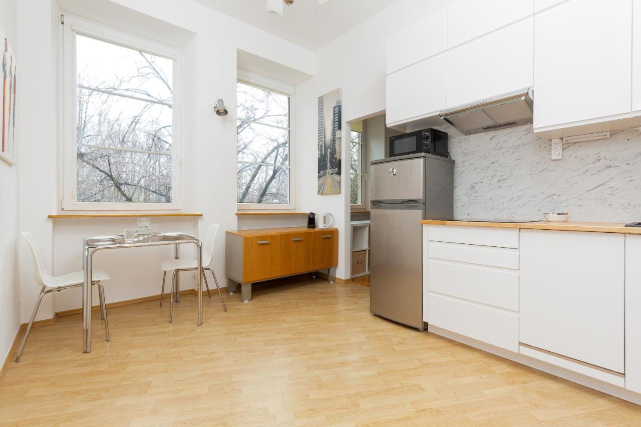 Downtown Studio Apartment By The Park By Noclegi Renters ワルシャワ エクステリア 写真