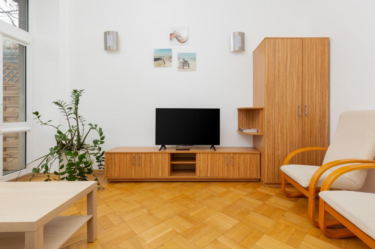 Downtown Studio Apartment By The Park By Noclegi Renters ワルシャワ エクステリア 写真