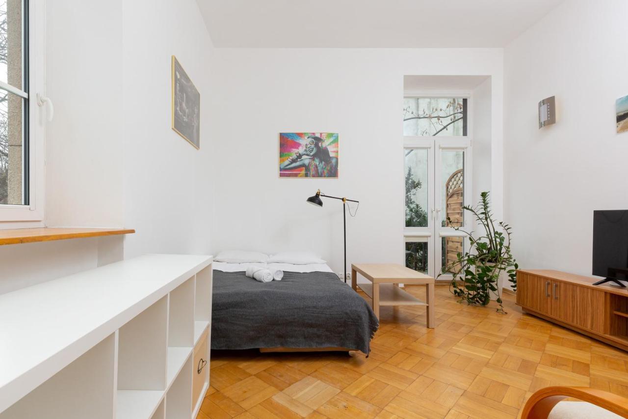 Downtown Studio Apartment By The Park By Noclegi Renters ワルシャワ エクステリア 写真